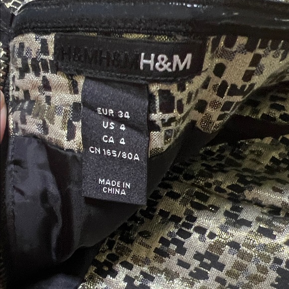 Small ( petit) Gold and Black Strapless Dress - Picture 5 of 5